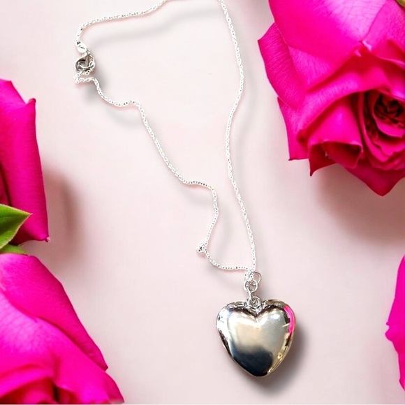 Puffed Silver toned Heart Pendant Necklace on a silver plated chain - Picture 4 of 15